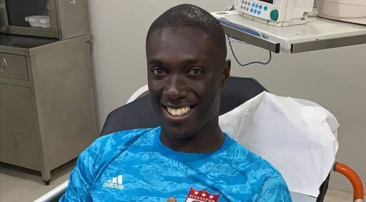 Samassa Taburcu Edildi